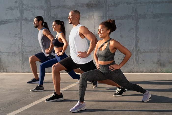 align-group-xercising-together-outdoors